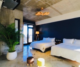 Come Sit Hostel