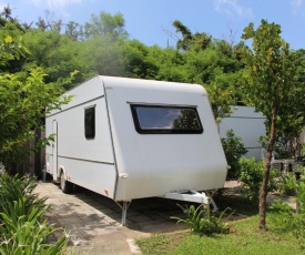 Kenting Houbihu Camping Car B&B