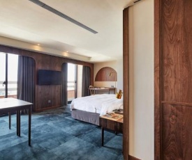 La Plaza Hotel