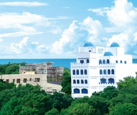 Moon Bay Coastal Hotel