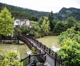 Wan Lake Coffee Villa